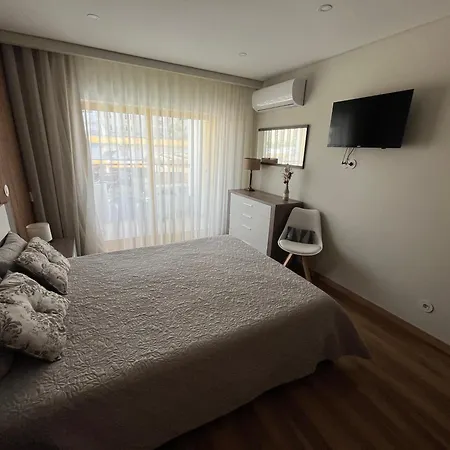 Oasis Apartment, Da Rocha